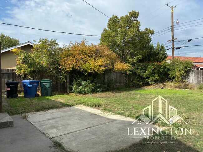 Building Photo - Wonderful, 3BD/2BA, Home off Bell St. and ...