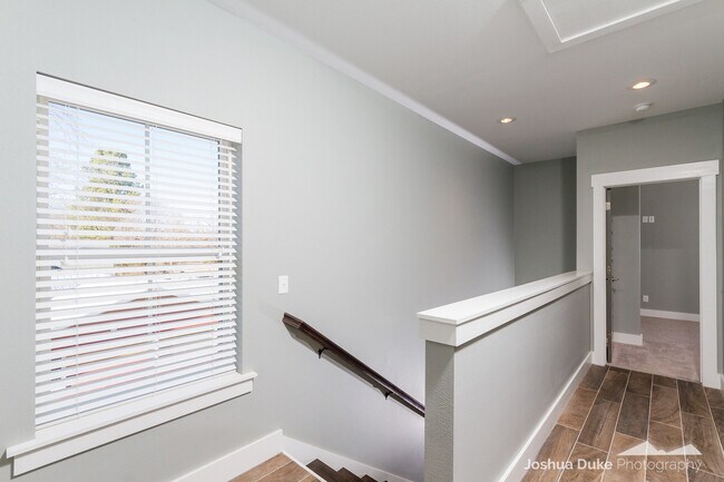 Building Photo - Pre-Leasing Modern Style Home Minutes from Campus and Downtown Fayetteville