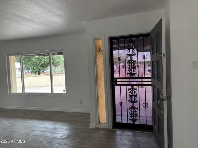 Building Photo - 4410 S Rita Ln