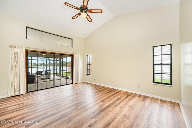 Building Photo - 441 Crystal Lake Dr