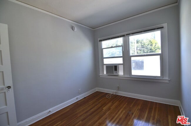 Building Photo - 2021 N Vermont Ave