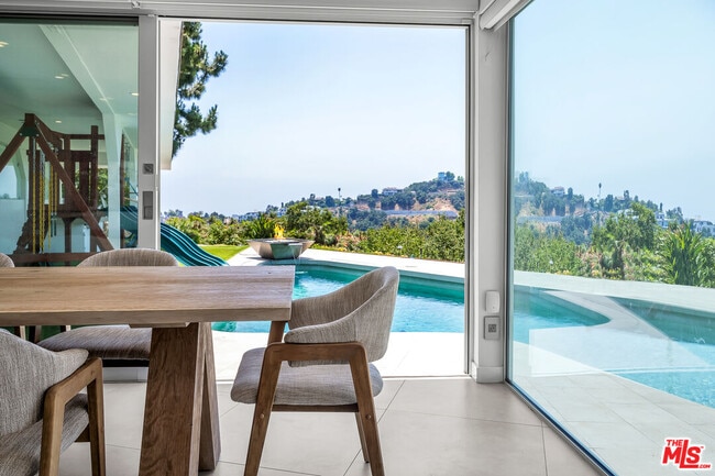 Building Photo - 849 Glenmere Way