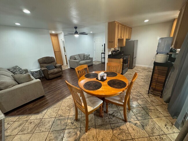 Building Photo - Newly renovated 2 bedroom, 2 bathroom condo