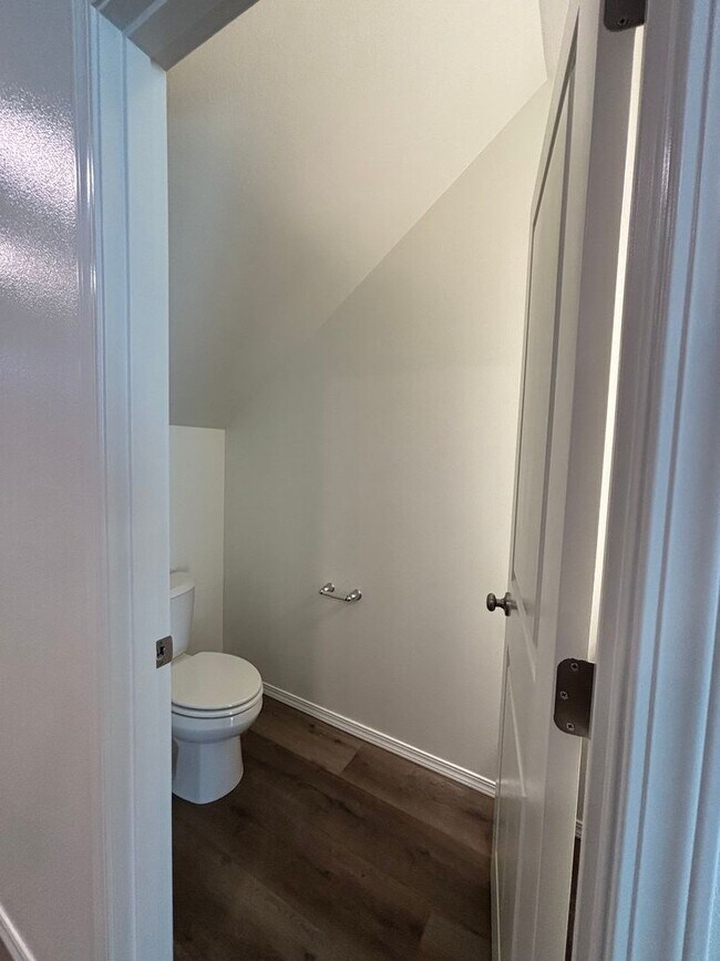 Building Photo - Newly Built Townhome!