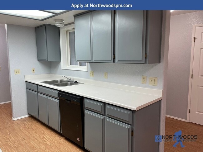 Building Photo - Nice 2 Bedroom 1 Bathroom Duplex-Grants Pass