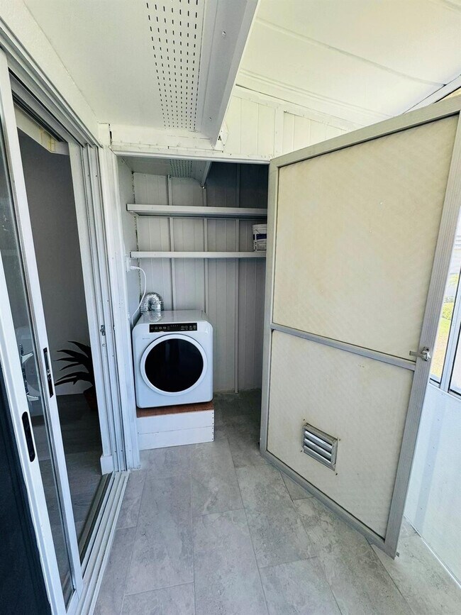 Building Photo - 364 Flanders Dr