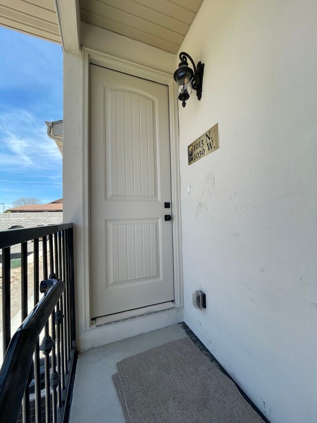 Building Photo - Italian Villages | 3-Bedroom Townhome