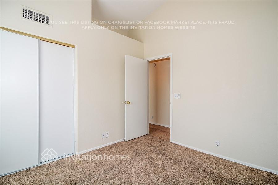 Building Photo - 6615 N 77th Dr