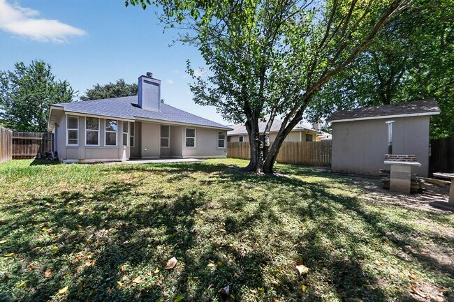Building Photo - 14511 Oliphant St