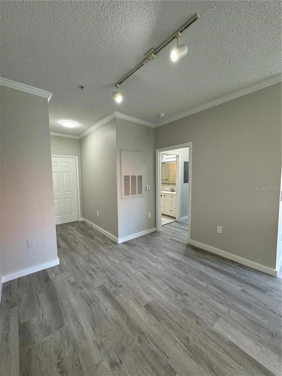 Building Photo - 18001 Richmond Pl Dr