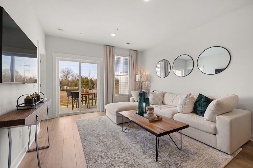 Building Photo - 572 Trinity Way