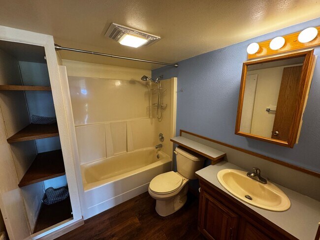 Building Photo - 2 Bedroom + Bonus Room + Loft Hansville Ho...