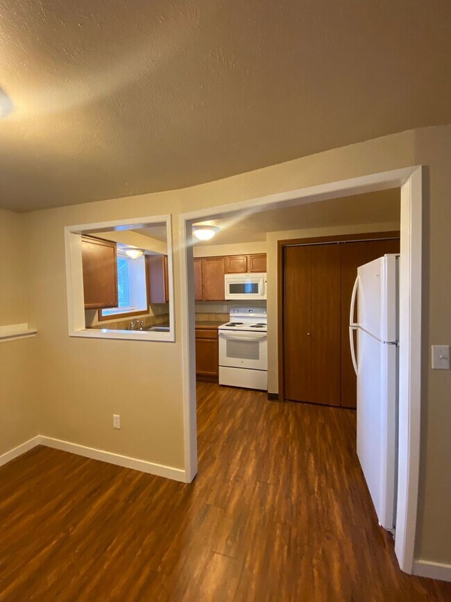 Building Photo - Move-in Special-One month free rent.  Grea...
