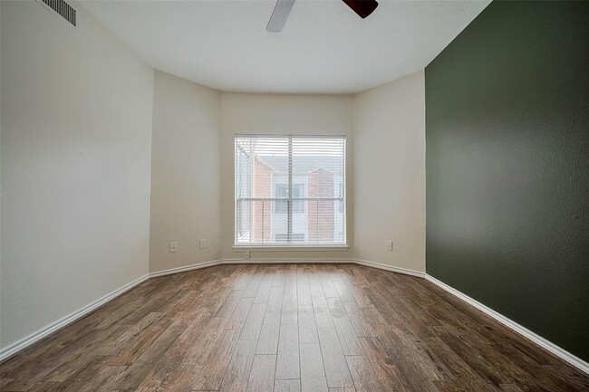 Building Photo - 10176 Oakberry St