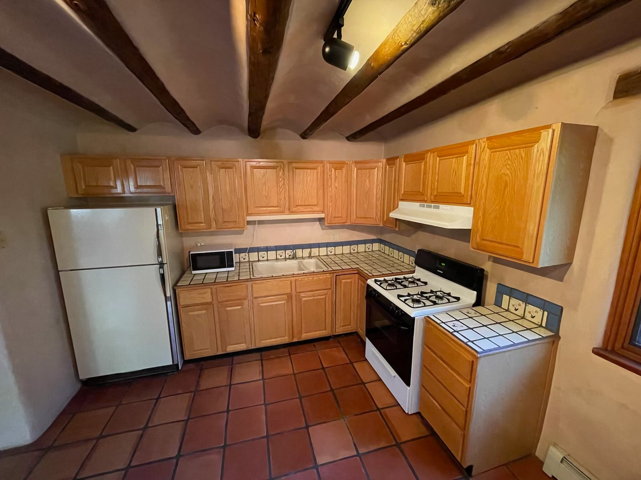 Kitchen detail. (New stainless fridge will be installed Oct. 29, 2025) - 1470B Bishops Lodge Rd