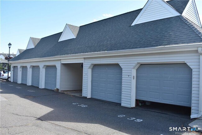 Building Photo - 735 Popes Island Rd