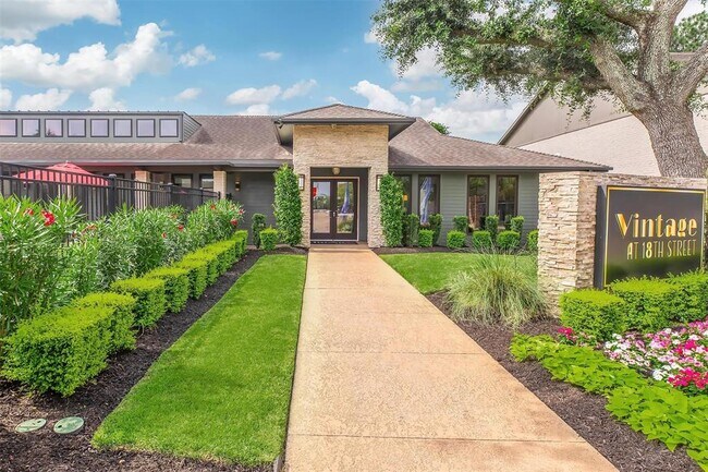 Primary Photo - 1700 Seaspray Ct