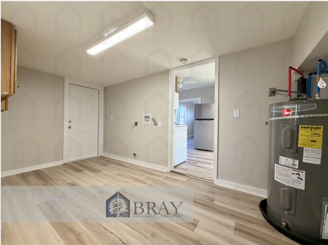 Building Photo - Recently Renovated Home with Fenced Yard in Kingsport