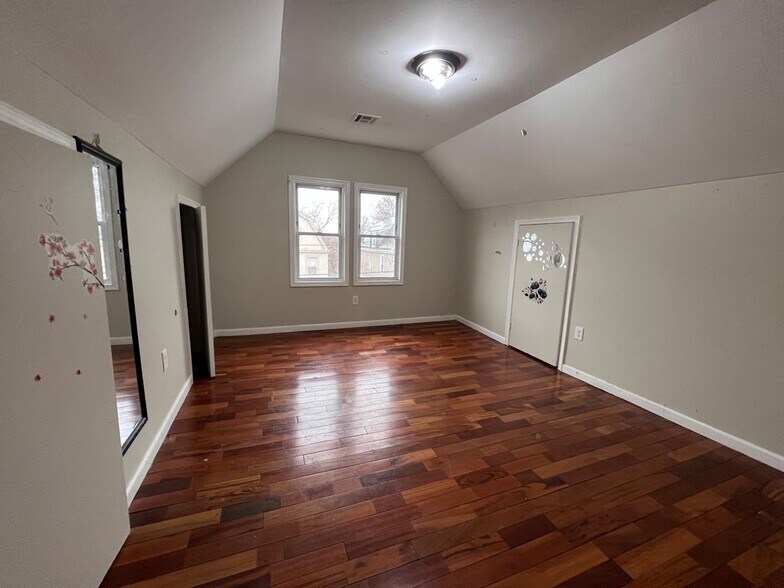 Building Photo - 29 Alexander St