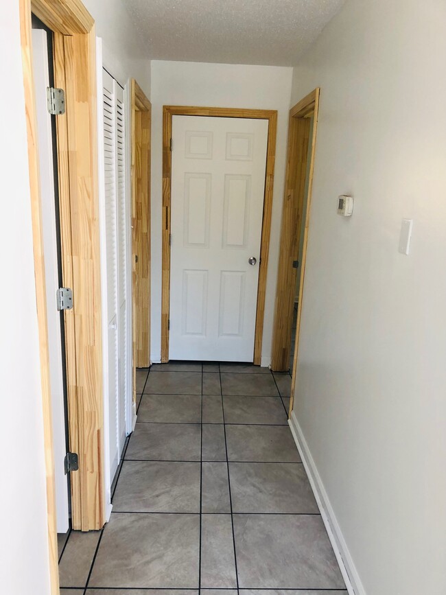 2B/1B HALLWAY - 1775 Westside Cir