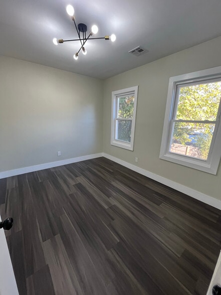 Building Photo - 158 Sanford St