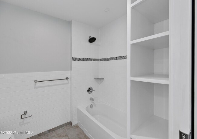 Building Photo - 25 Lawrence St