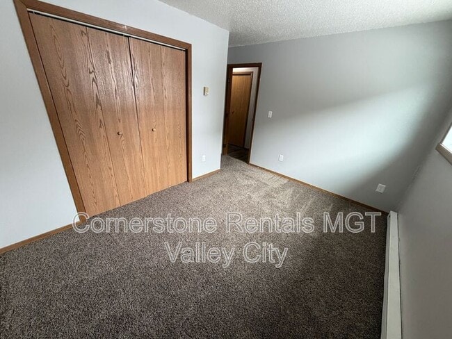 Building Photo - 912 9th Ave SE