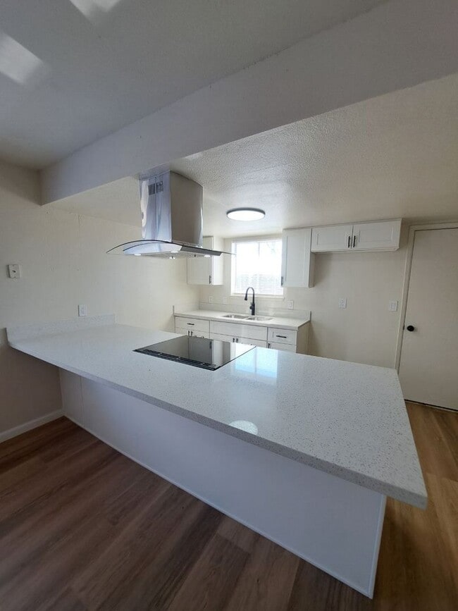 Building Photo - 546/550 E Polk St