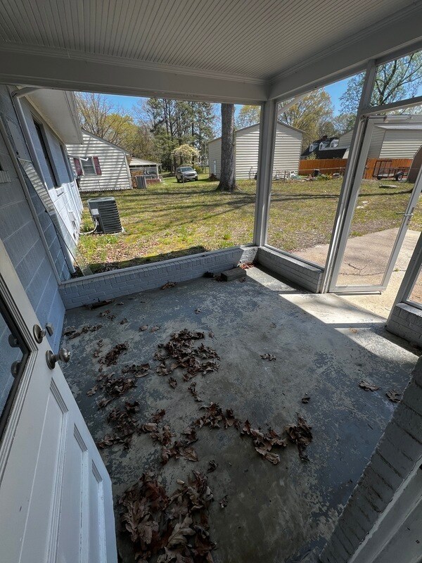 Building Photo - 1105 Ironington Rd