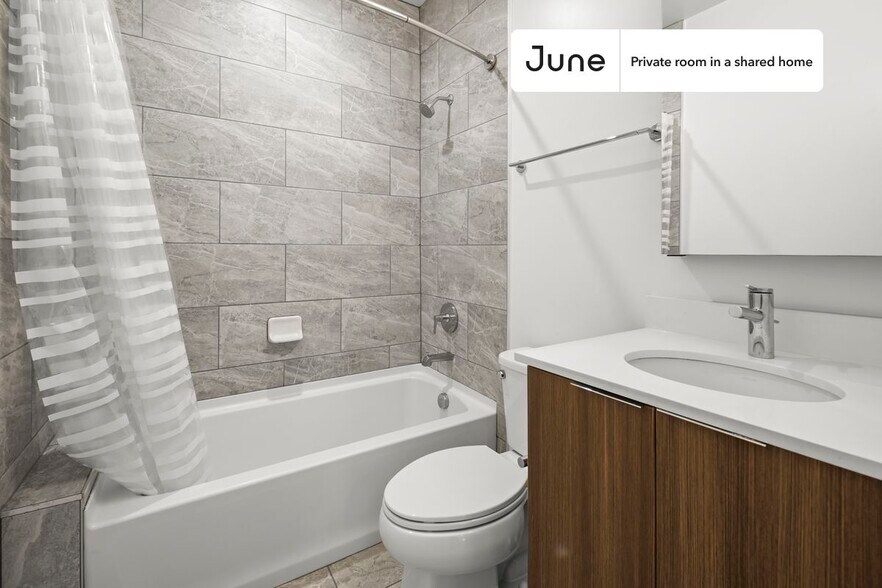 Building Photo - Room in Shared 3 bed/2 bath home in Dupont Circle