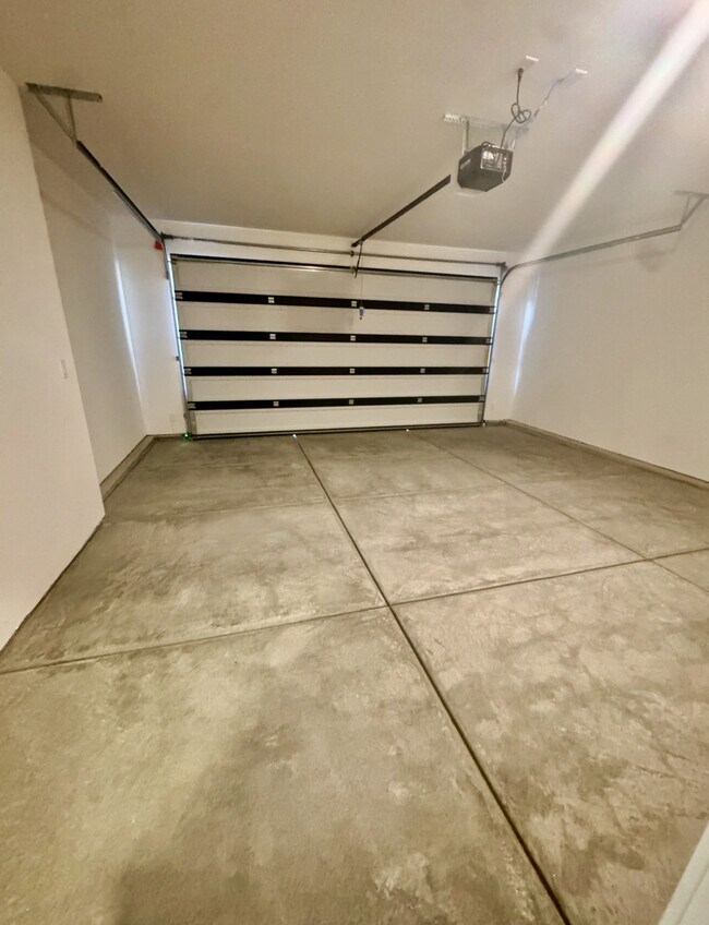 Building Photo - 5722 S Weehawken Ln