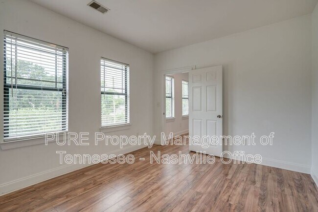 Building Photo - 760 Wedgewood Park