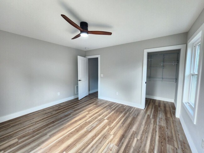 Building Photo - Asheville Rental!