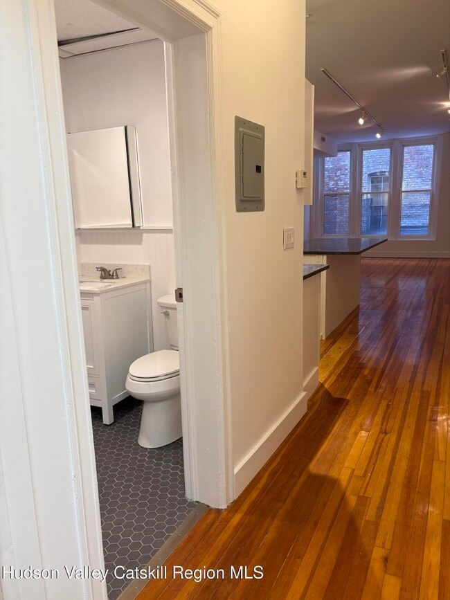 Building Photo - 302 Wall St