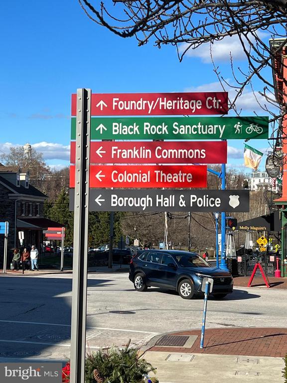 Building Photo - 316 Bridge St