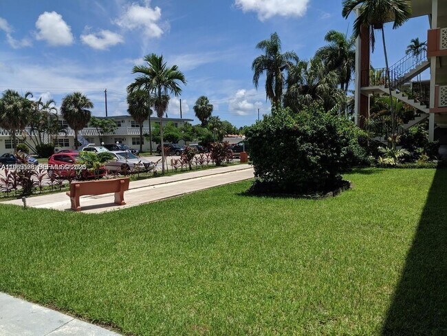 Building Photo - 1450 NE 170th St