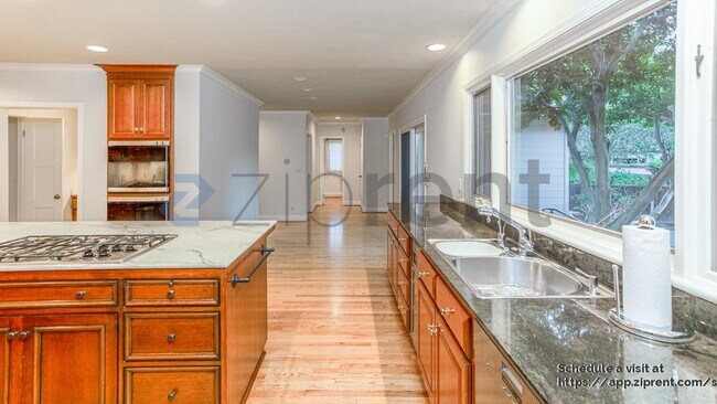 Building Photo - 16000 Greenwood Rd