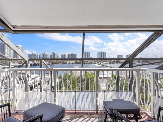 Building Photo - 3620 Yacht Club Dr