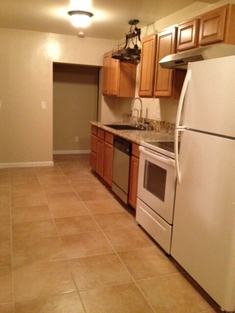 Building Photo - 2805 Fallbrook Ln