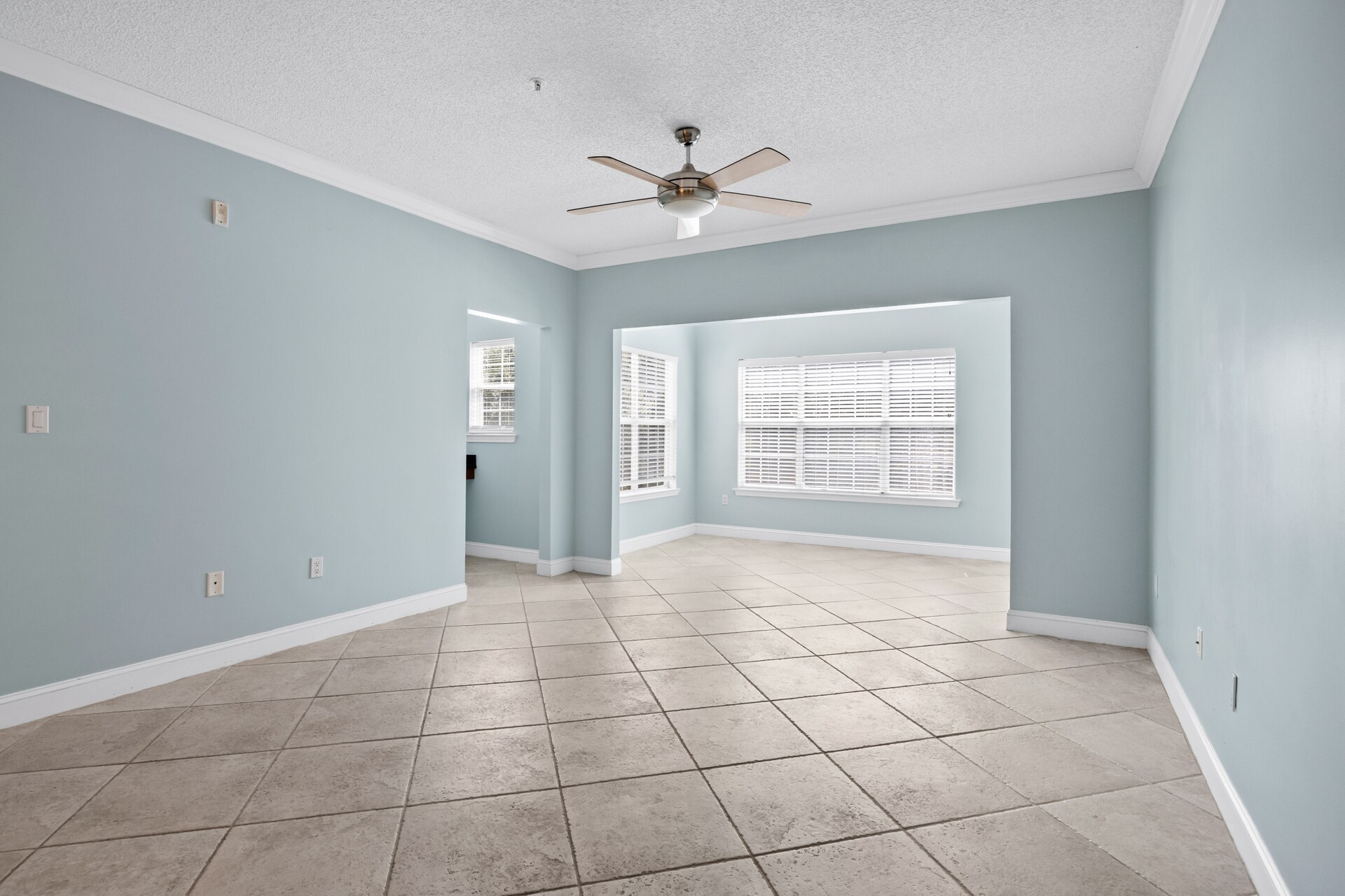 Building Photo - 2208 Walden Park Dr