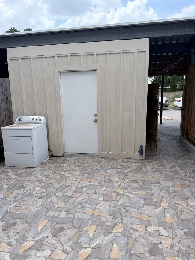 Building Photo - 11525 Beechnut St