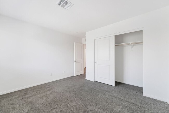 Building Photo - Modern Mosaic Townhome with Stylish Finishes & Resort-Style Community Amenities!