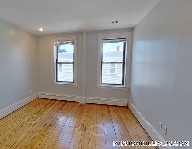 Building Photo - 1540 Tremont St