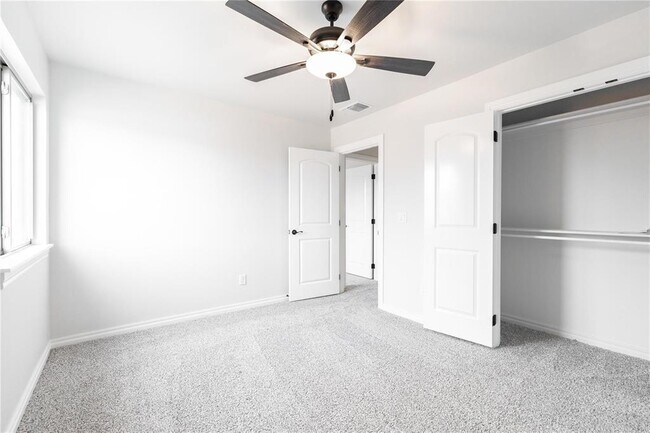 Building Photo - 5716 Lantana Ln