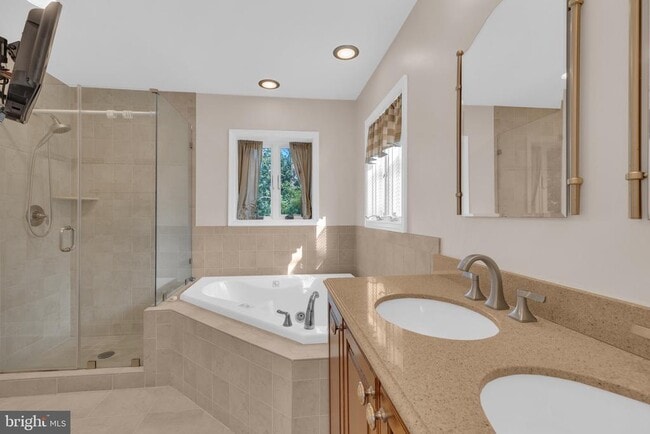 Building Photo - 7205 Van Ness Ct