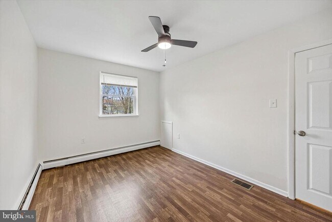 Building Photo - 362 Ripka St