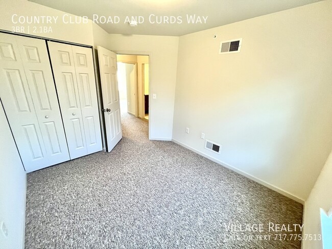 Building Photo - 721 Country Club Rd