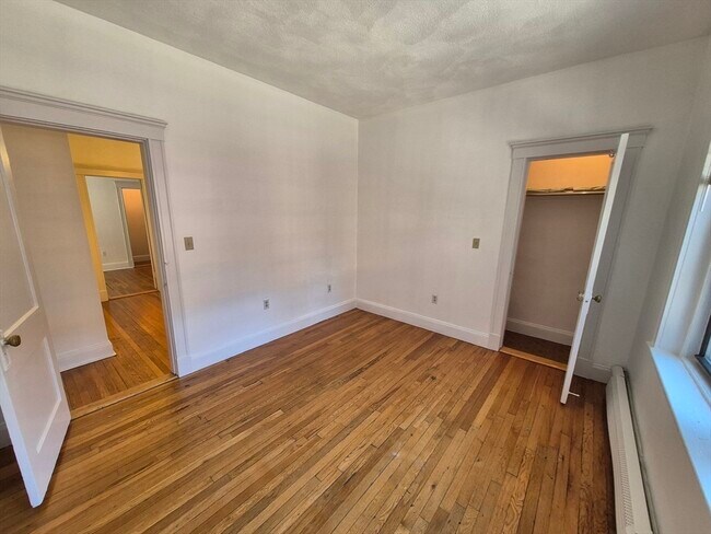 Building Photo - 451 Park Dr