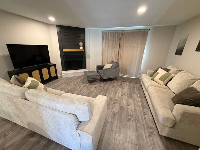 Building Photo - 1226 Hidden Pl