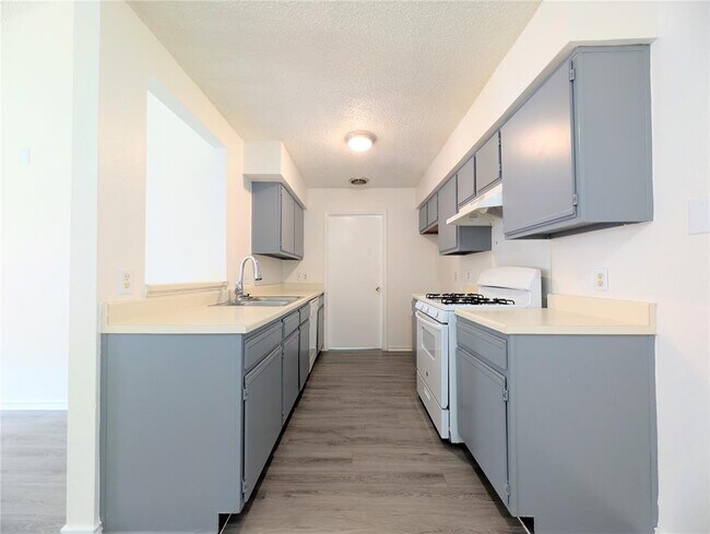 Building Photo - 2036 Redwing Way